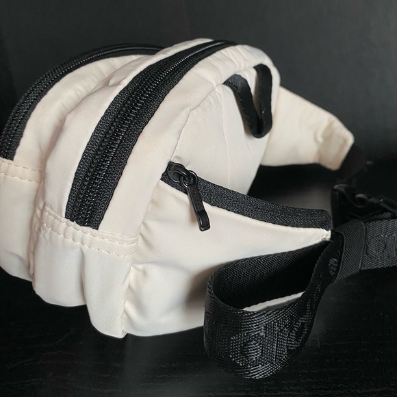 Adidas Fanny Pack - Picture 2 of 7